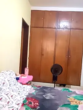 rosita-bella online show from December 3, 2025, 12:04 pm