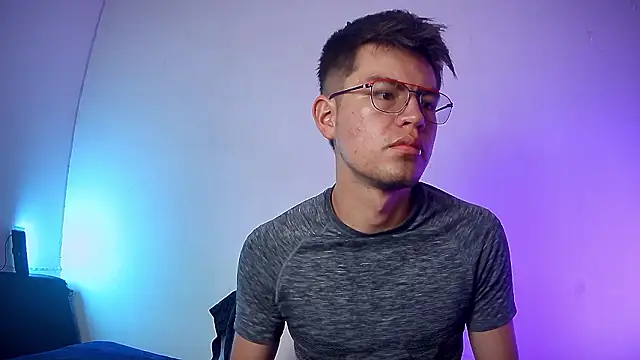 nicolatinboy online show from March 4, 2026, 9:11 pm