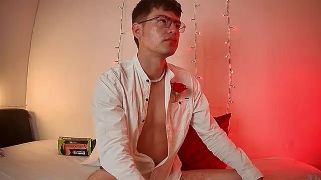 Snapshot of nicolatinboy chatting on February 15, 2026, 10:09 pm nicolatinboy online show from February 15, 2026, 10:09 pm