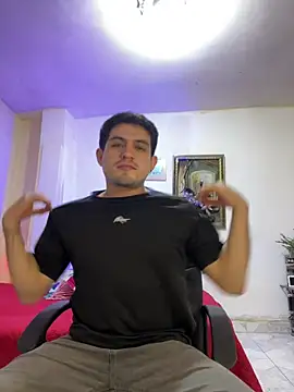 Snapshot of williamsmiiths16 chatting on February 27, 2026, 2:56 am williamsmiiths16 online show from February 27, 2026, 2:56 am