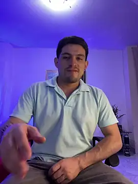 williamsmiiths16 online show from April 14, 2026, 4:17 am