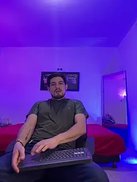 williamsmiiths16 online show from May 28, 2026, 11:27 am