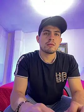 Snapshot of williamsmiiths16 chatting on February 20, 2026, 1:57 pm williamsmiiths16 online show from February 20, 2026, 1:57 pm