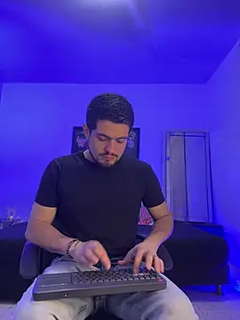 williamsmiiths16 online show from May 30, 2026, 11:49 am