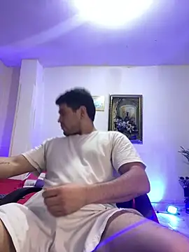 Snapshot of williamsmiiths16 chatting on January 18, 2026, 3:48 pm williamsmiiths16 online show from January 18, 2026, 3:48 pm