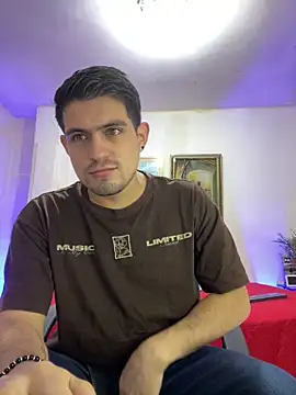 Snapshot of williamsmiiths16 chatting on February 18, 2026, 1:07 pm williamsmiiths16 online show from February 18, 2026, 1:07 pm