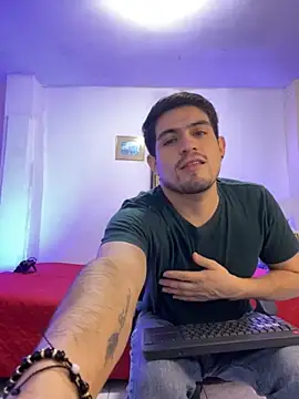 Snapshot of williamsmiiths16 chatting on March 3, 2026, 2:13 pm williamsmiiths16 online show from March 3, 2026, 2:13 pm