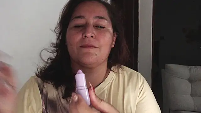 Snapshot of VioletBruces chatting on January 9, 2026, 11:55 pm VioletBruces online show from January 9, 2026, 11:55 pm