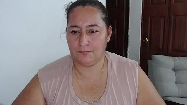 Snapshot of VioletBruces chatting on January 13, 2026, 2:15 am VioletBruces online show from January 13, 2026, 2:15 am