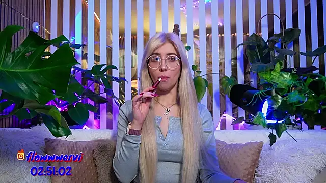 FlowweerGirl online show from February 9, 2026, 8:18 pm