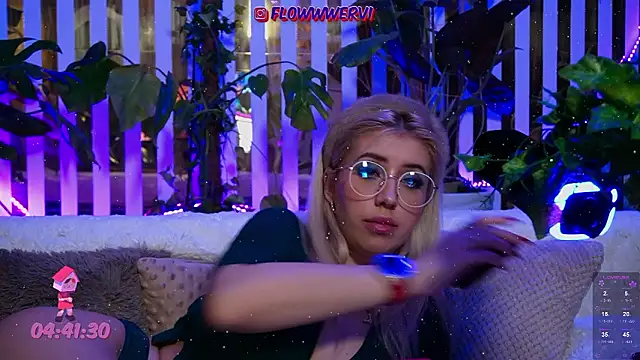 FlowweerGirl online show from February 3, 2026, 2:53 am