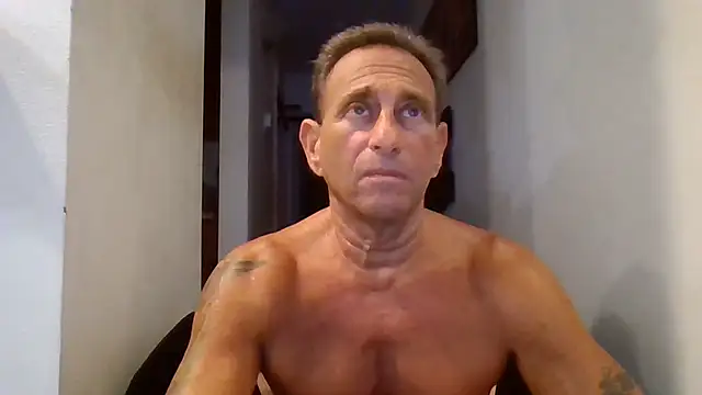 Snapshot of johnnymarino1010 chatting on August 1, 2026, 8:29 pm johnnymarino1010 online show from August 1, 2026, 8:29 pm