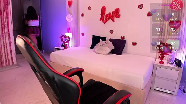 Snapshot of CloeMoon chatting on February 14, 2026, 4:02 am CloeMoon online show from February 14, 2026, 4:02 am