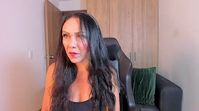 Cleoember  online show from April 12, 2026, 4:49 am