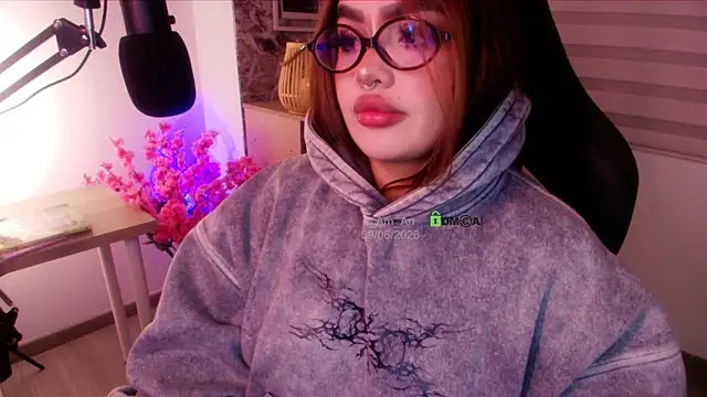 Snapshot of asheryn chatting on June 10, 2026, 1:51 am asheryn online show from June 10, 2026, 1:51 am