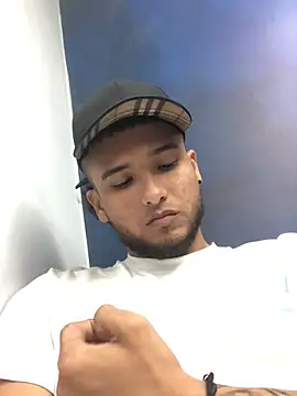 modeloxtz online show from February 18, 2026, 1:14 am