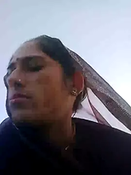 Snapshot of mayankahotxx chatting on December 5, 2025, 11:09 am mayankahotxx online show from December 5, 2025, 11:09 am