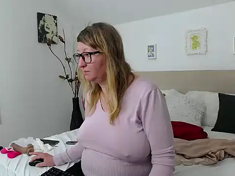 Snapshot of OlgaPavlova chatting on March 1, 2026, 2:17 pm OlgaPavlova online show from March 1, 2026, 2:17 pm