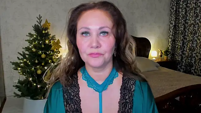 MilaUrban online show from December 23, 2025, 3:39 am