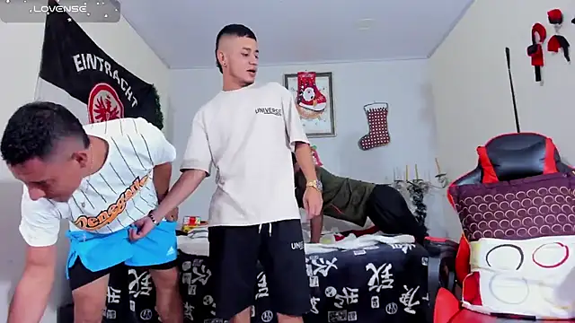 roomies  online show from December 18, 2025, 7:18 pm