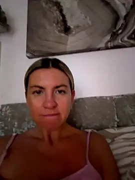 Snapshot of Britney_HartX chatting on December 4, 2025, 11:15 pm Britney HartX online show from December 4, 2025, 11:15 pm