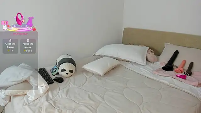 DakothaHyland  online show from February 26, 2026, 1:00 pm