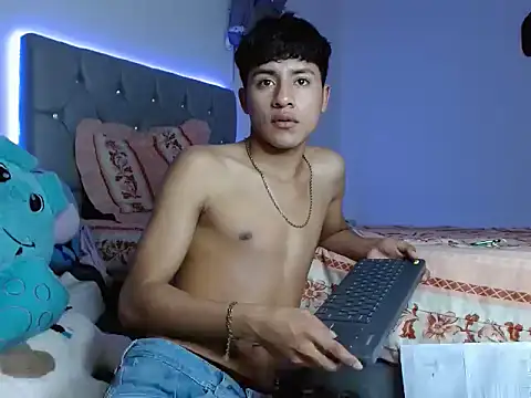 Sebas Ross04 online show from December 23, 2025, 2:44 am