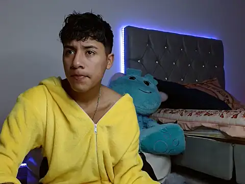 Sebas Ross04 online show from December 14, 2025, 10:59 pm