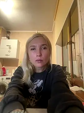 KisJeni online show from December 4, 2025, 6:07 pm