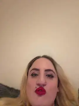 Snapshot of ScarletSaffire chatting on April 6, 2026, 11:00 am ScarletSaffire online show from April 6, 2026, 11:00 am