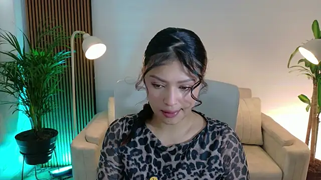 Snapshot of victoria___moon chatting on January 6, 2026, 1:15 pm victoria moon online show from January 6, 2026, 1:15 pm