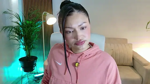 Snapshot of victoria___moon chatting on January 7, 2026, 2:00 pm victoria moon online show from January 7, 2026, 2:00 pm