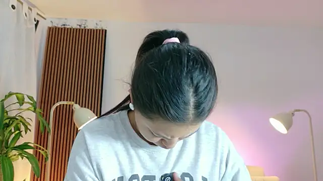 victoria   moon online show from April 17, 2026, 4:10 pm