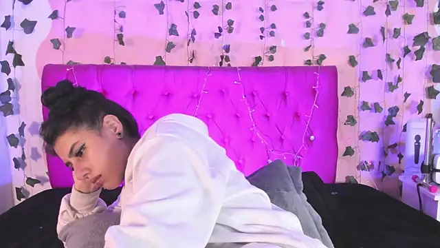 Snapshot of Natasha_Nassty_ chatting on December 17, 2025, 5:12 am Natasha Nassty online show from December 17, 2025, 5:12 am