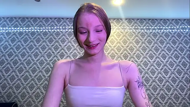 Cleonoth2o online show from December 18, 2025, 5:39 pm