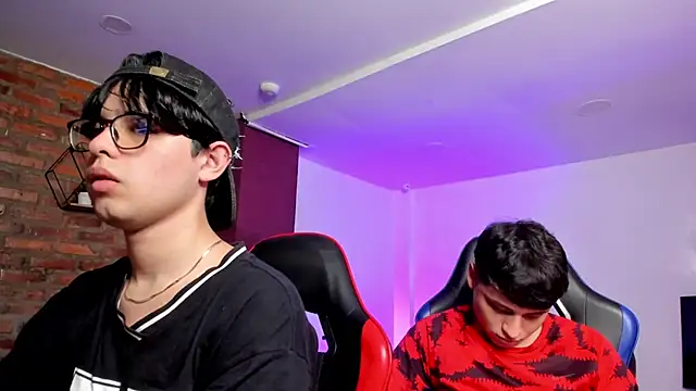 HotThreesoome online show from March 6, 2026, 12:22 pm