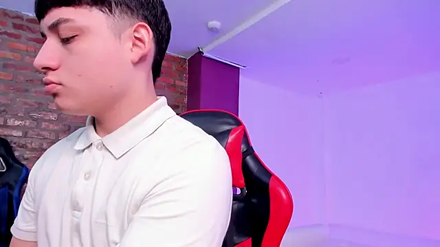 HotThreesoome online show from March 31, 2026, 12:07 pm