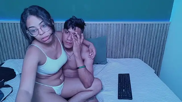 Snapshot of Violet_and_Dylan chatting on December 5, 2025, 4:16 pm Violet and Dylan online show from December 5, 2025, 4:16 pm