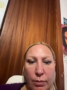  DaLiDa  online show from December 5, 2025, 5:55 pm