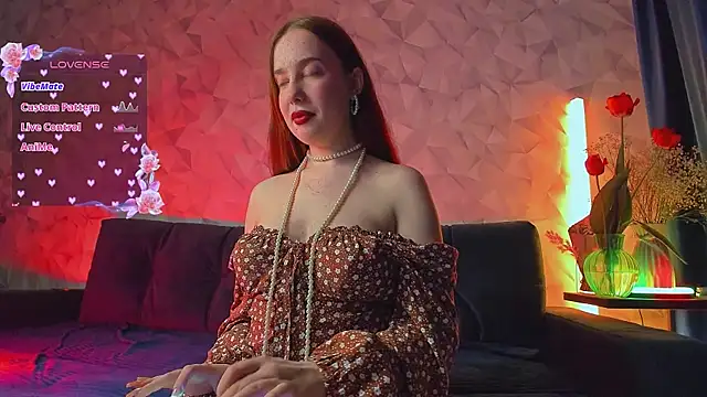 Snapshot of moon_siren chatting on May 9, 2026, 8:23 pm moon siren online show from May 9, 2026, 8:23 pm