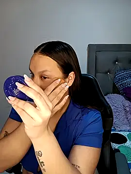 Snapshot of Valeriaa_21 chatting on June 17, 2026, 5:23 pm Valeriaa 21 online show from June 17, 2026, 5:23 pm