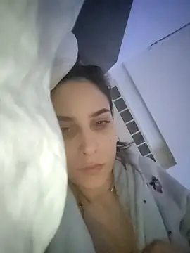 cristinalore online show from December 5, 2025, 5:44 pm