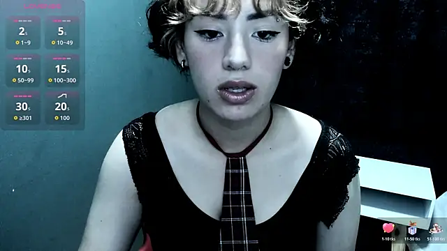 Snapshot of Kiara_Fox__ chatting on December 18, 2025, 12:53 pm Kiara Fox online show from December 18, 2025, 12:53 pm