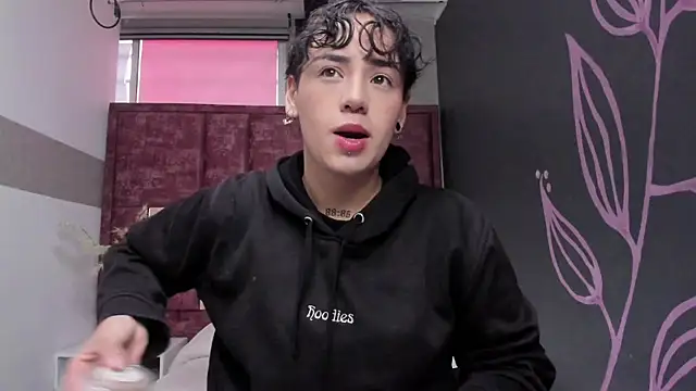 Kiara Fox   online show from April 1, 2026, 9:56 pm