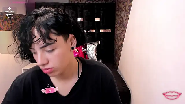 Snapshot of Kiara_Fox__ chatting on January 15, 2026, 12:30 pm Kiara Fox online show from January 15, 2026, 12:30 pm