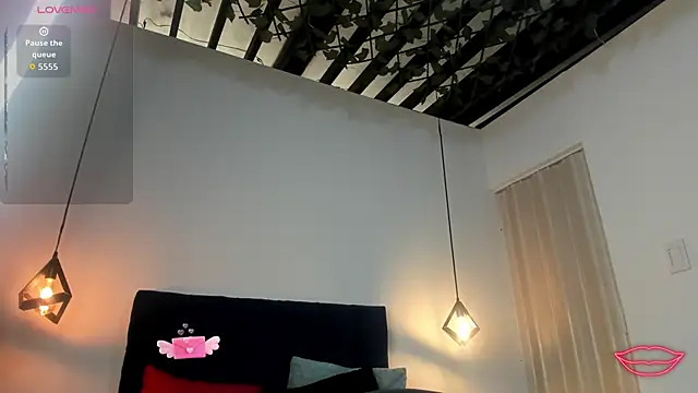 Snapshot of Kiara_Fox__ chatting on February 5, 2026, 1:29 pm Kiara Fox online show from February 5, 2026, 1:29 pm