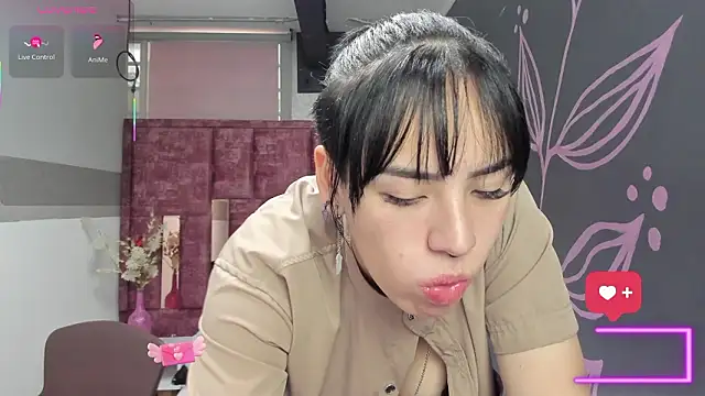 Snapshot of Kiara_Fox__ chatting on February 11, 2026, 8:09 pm Kiara Fox online show from February 11, 2026, 8:09 pm