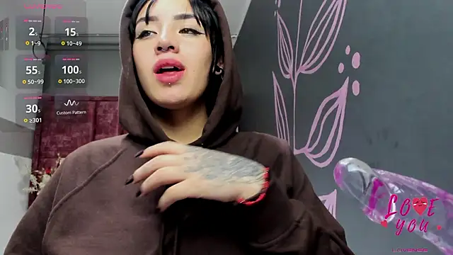 Snapshot of Kiara_Fox__ chatting on February 15, 2026, 7:51 am Kiara Fox online show from February 15, 2026, 7:51 am