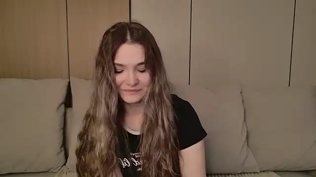 Lina Sinerz online show from March 17, 2026, 8:45 pm