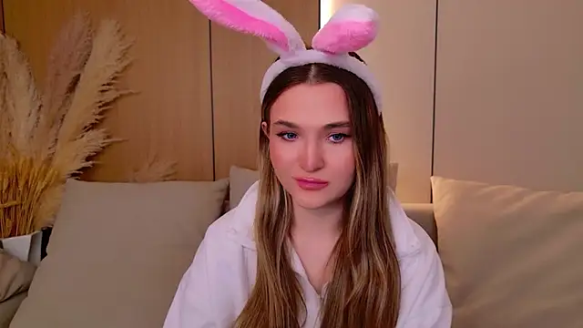 Lina Sinerz online show from April 12, 2026, 8:45 pm